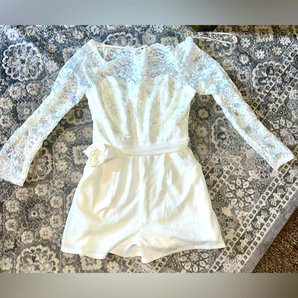 One pc romper  so so cute size large 👗